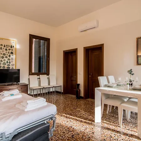 8 Min Rialto E San Marco - *