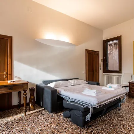 8 Min Rialto E San Marco - * Venedik