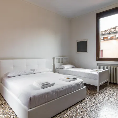 8 Min Rialto E San Marco - * Venedik